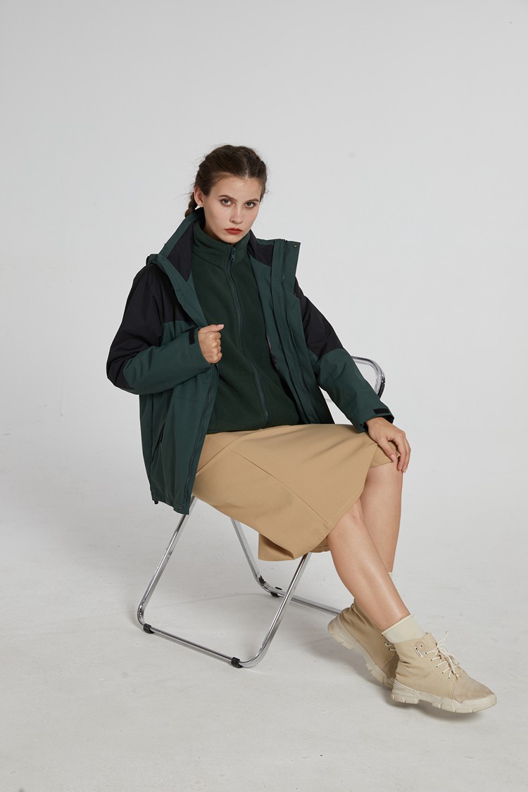 時尚沖鋒衣模特上身效果圖